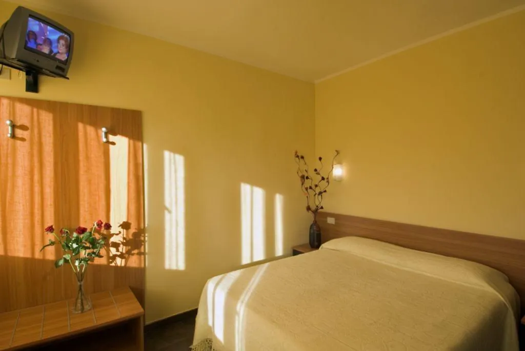 Hotel Il Cavaliere Nero Tirrenia 2*,