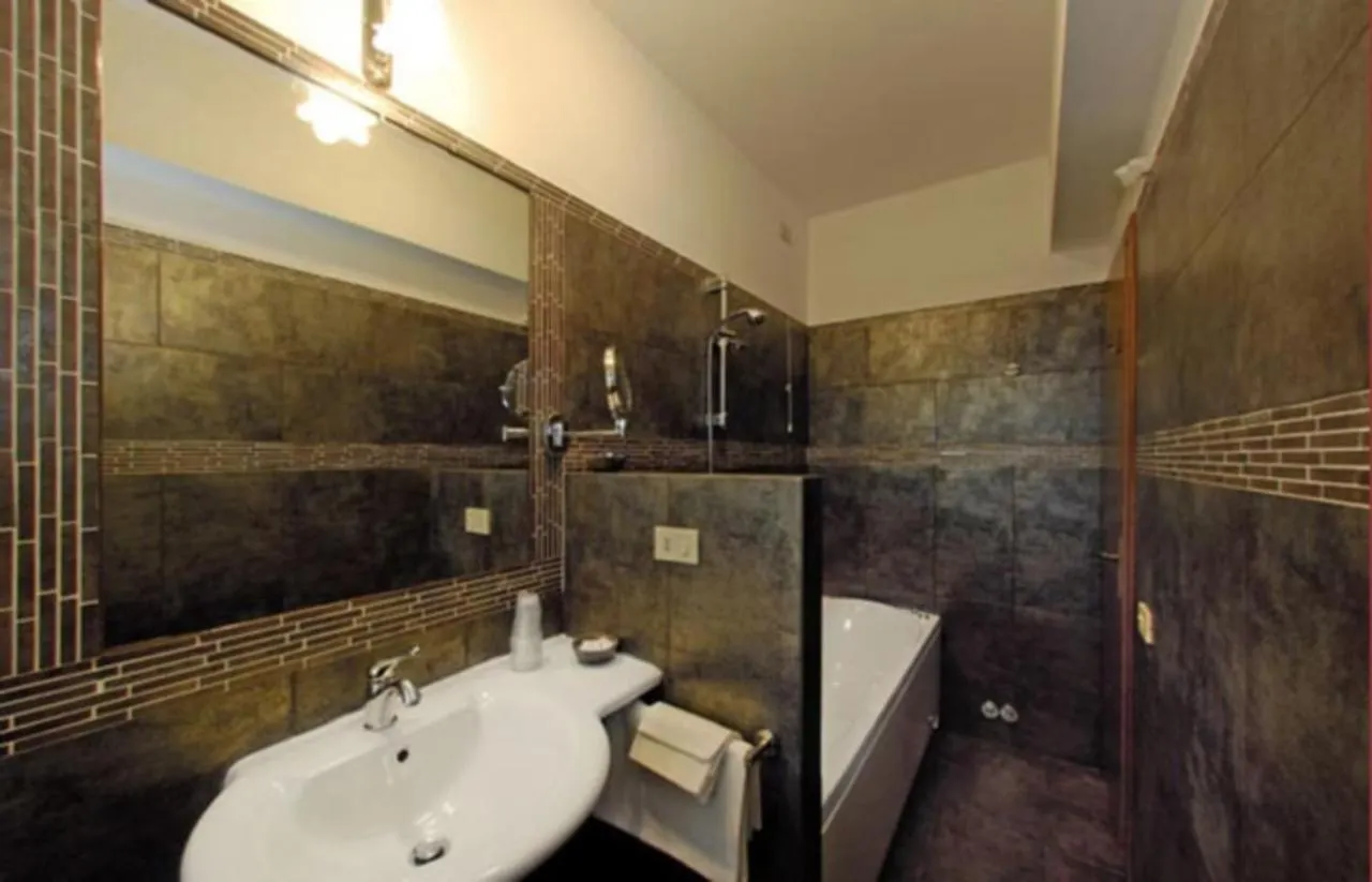 **  Hotel Il Cavaliere Nero Tirrenia Italy