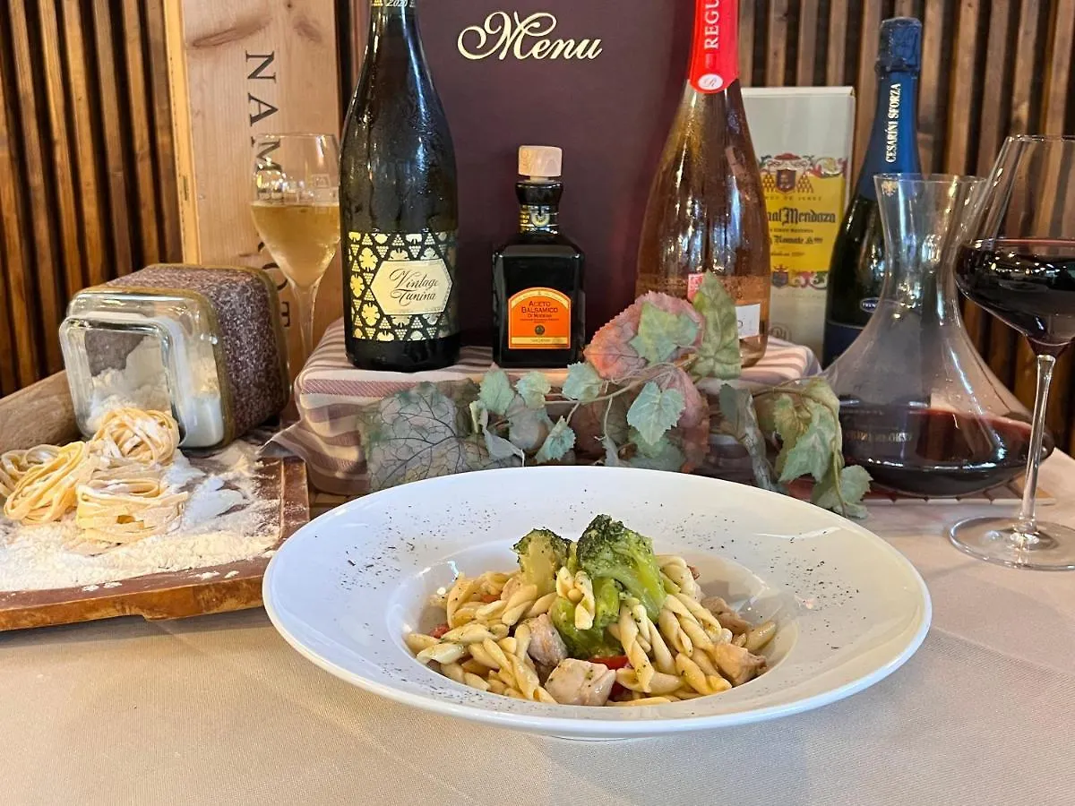 Hotel Il Cavaliere Nero Tirrenia 2*,  Italy