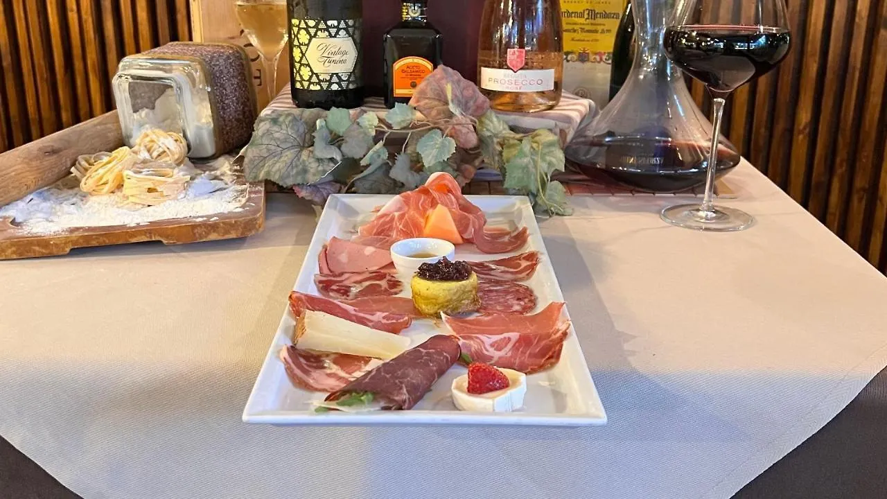 Hotel Il Cavaliere Nero Tirrenia 2*,