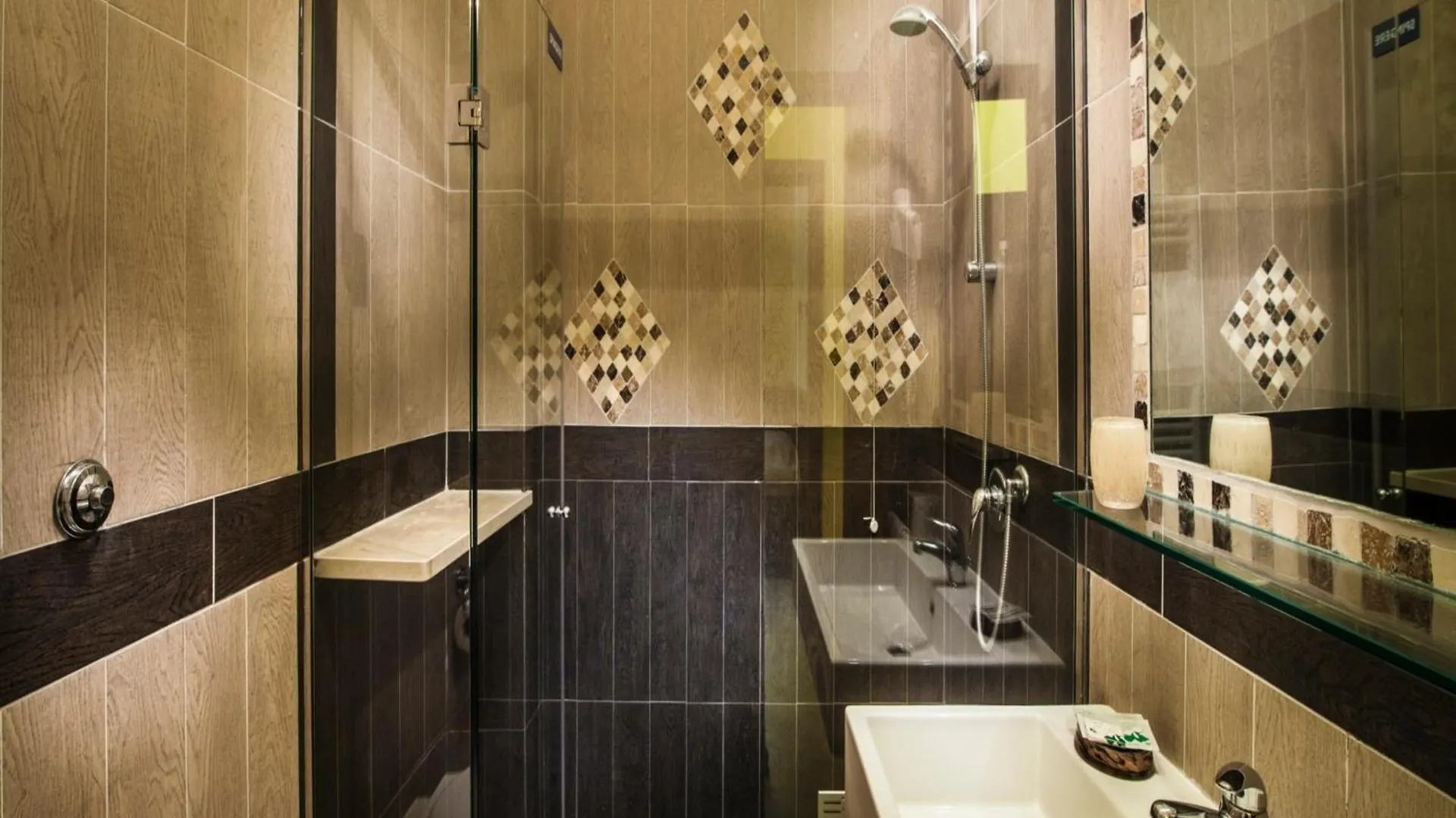 Hotel Il Cavaliere Nero Tirrenia 2*,  Italia
