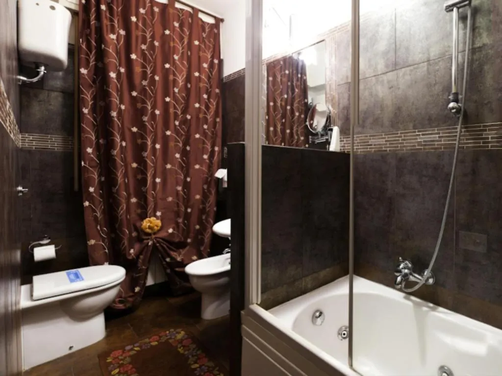 Hotel Il Cavaliere Nero Tirrenia 2*,  Italy